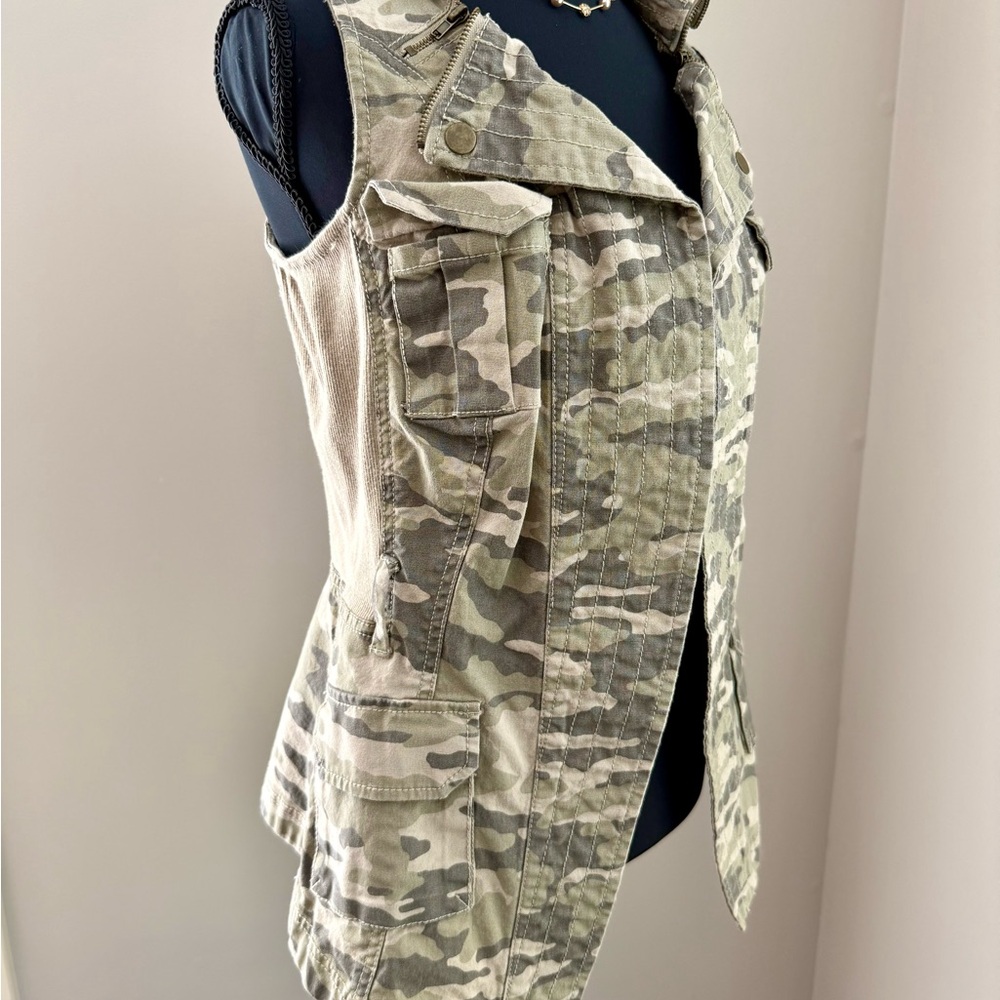 G.I.L.I. Camouflage Sleeveless Utility Vest in Olive & Khaki - Picture 5 of 6